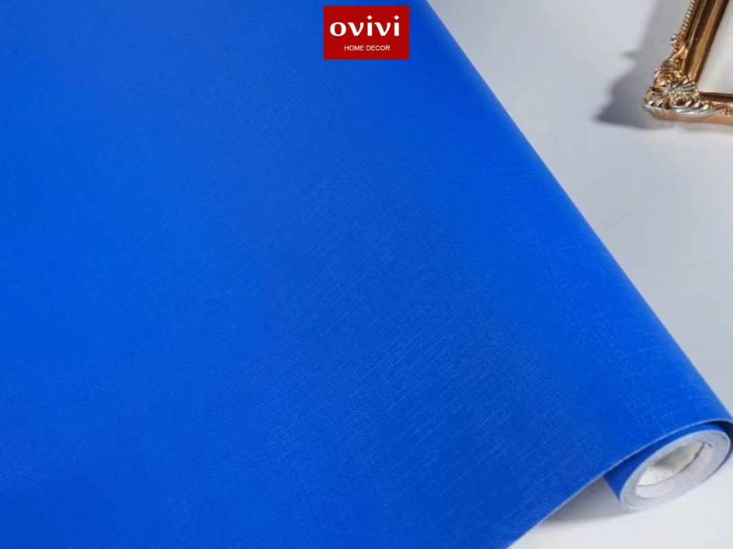 Giấy dán tường có keo sẵn màu xanh lam